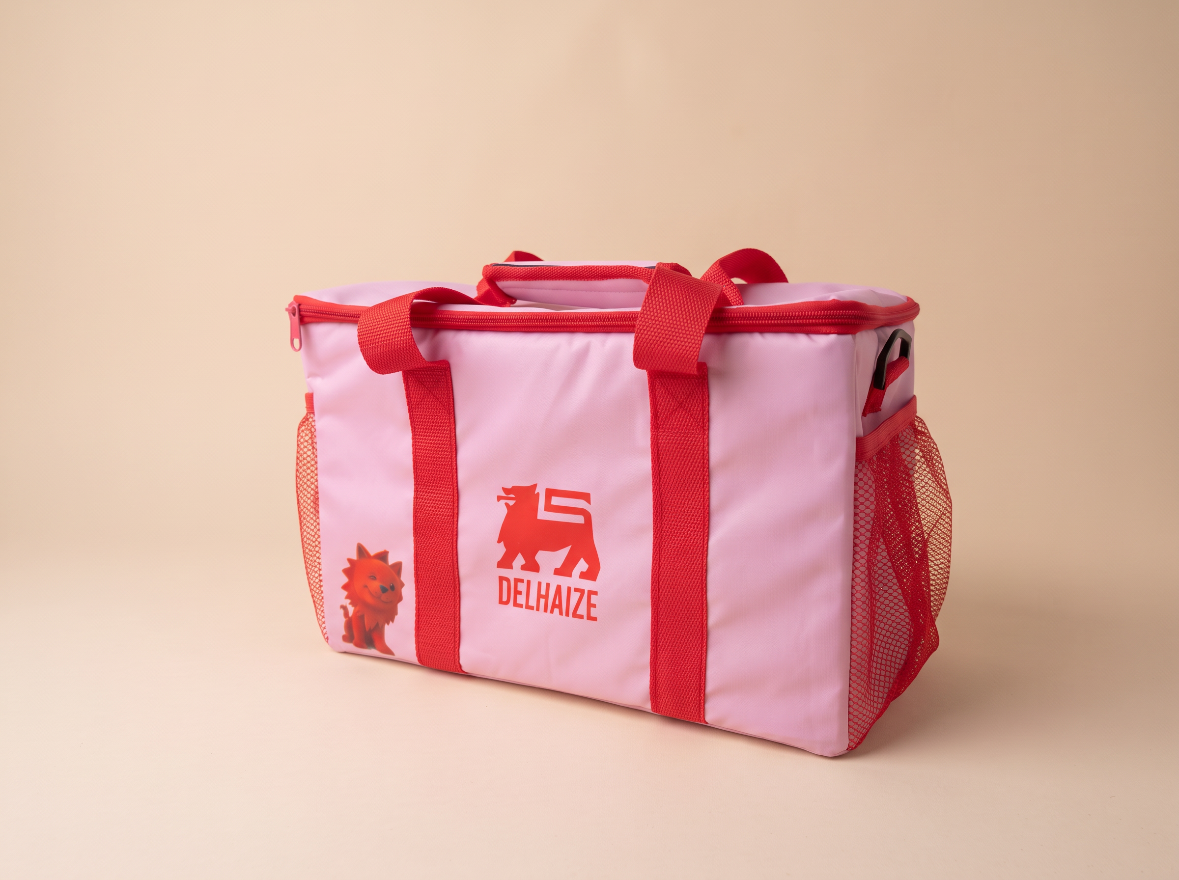 Firefly_Gemini Flash_mon sac doit être sur un fond coloré uni beige clair. Aucune modification ne peut êtr 928602