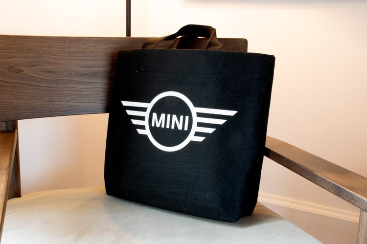 MINI vilten tas autosalon - SUPEBRLEND