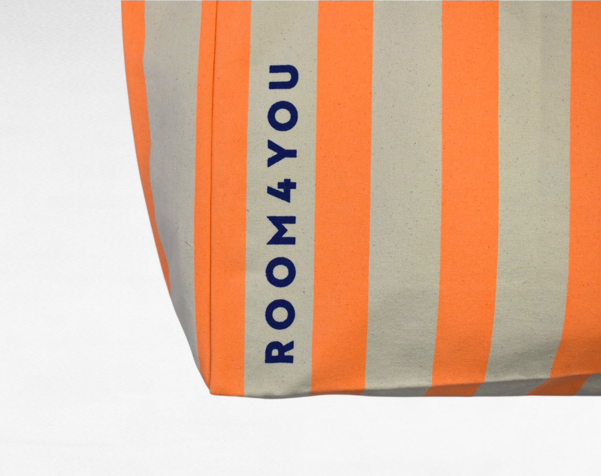 ROOM 4 YOU TOTE BAG  CLOSE UP  - SUPERBLEND-Photoroom