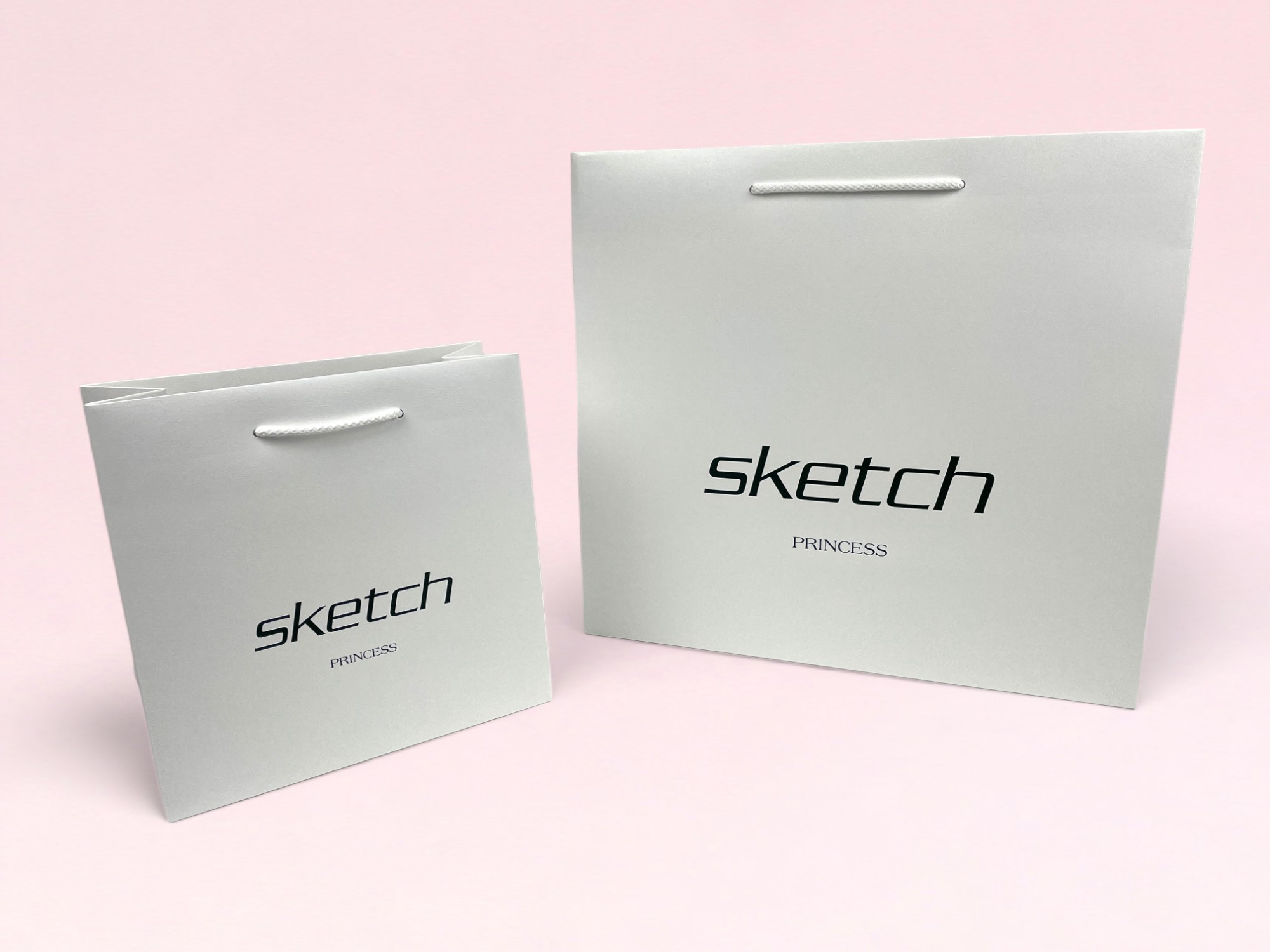 SKETCH luxe papieren draagtassen - SUPERBLEND-May-23-2025-10-05-00-0225-AM