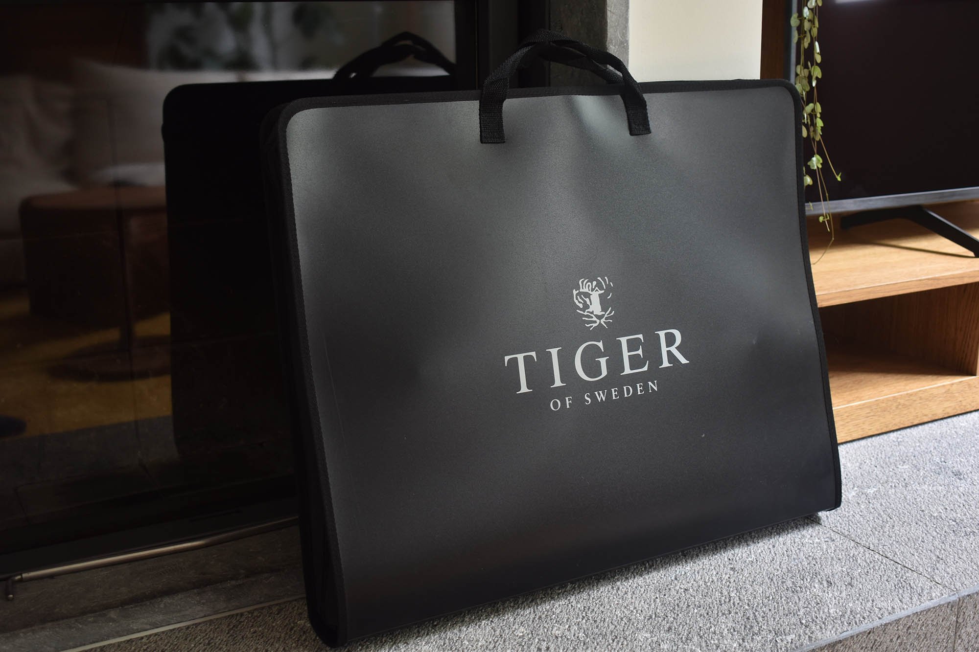 TIGER hard shell suitcover - SUPERBLEND