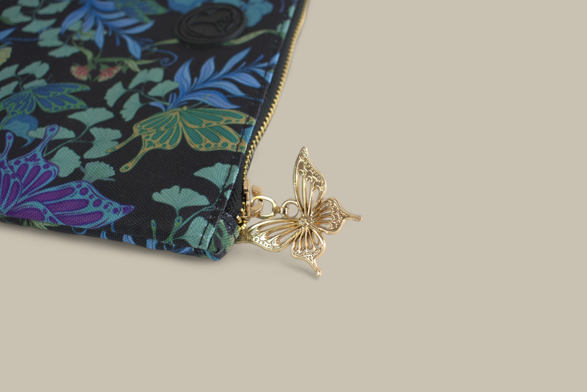 TOMORROWLAND - flower pouch detail - SUPERBLEND